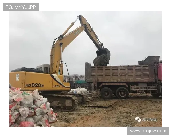 挖掘机城市排涝泵站基坑施工